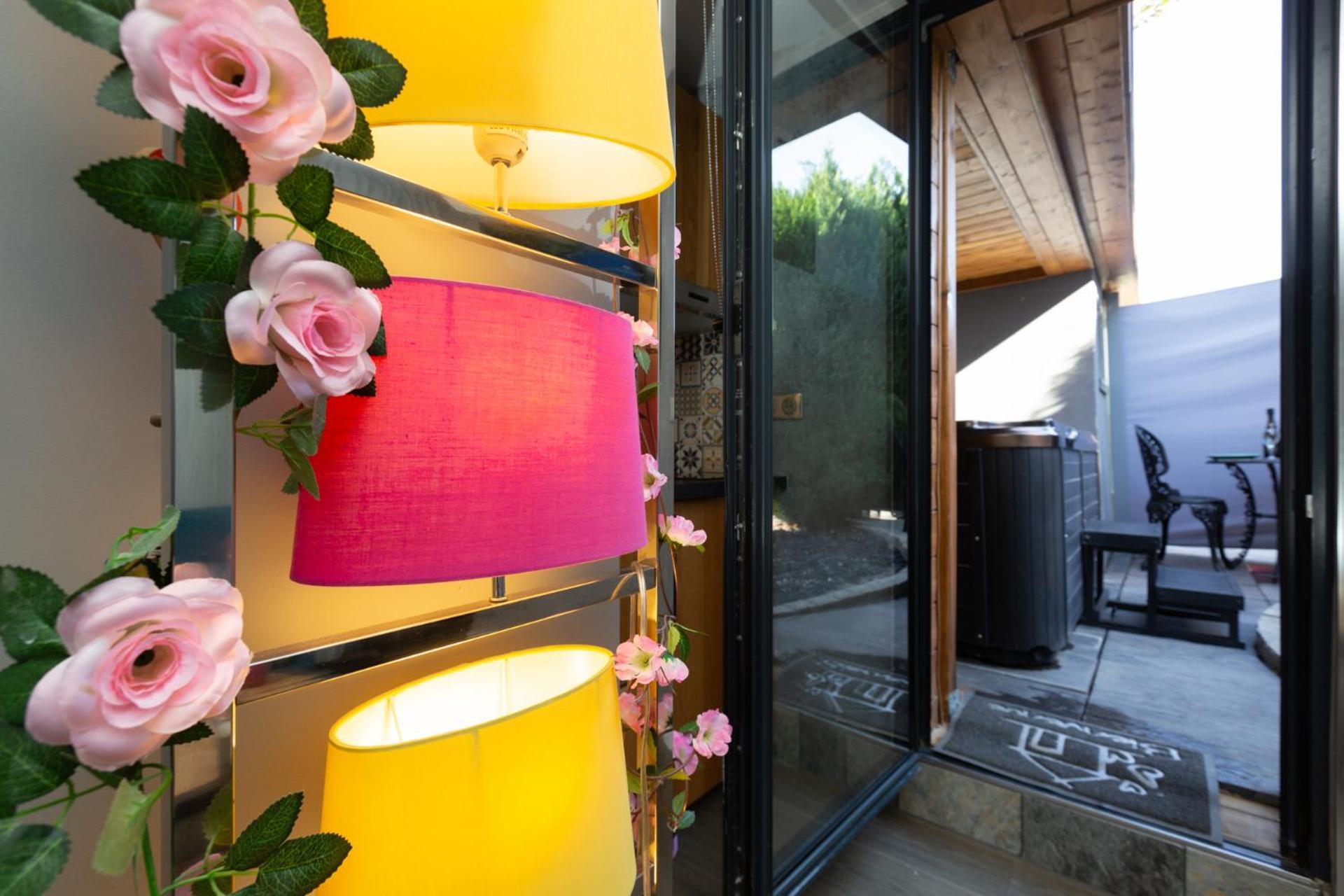 Gites Spa Strasbourg - Studio Romantique, Jacuzzi, Sauna, Terrasse Privee Furdenheim Eksteriør bilde