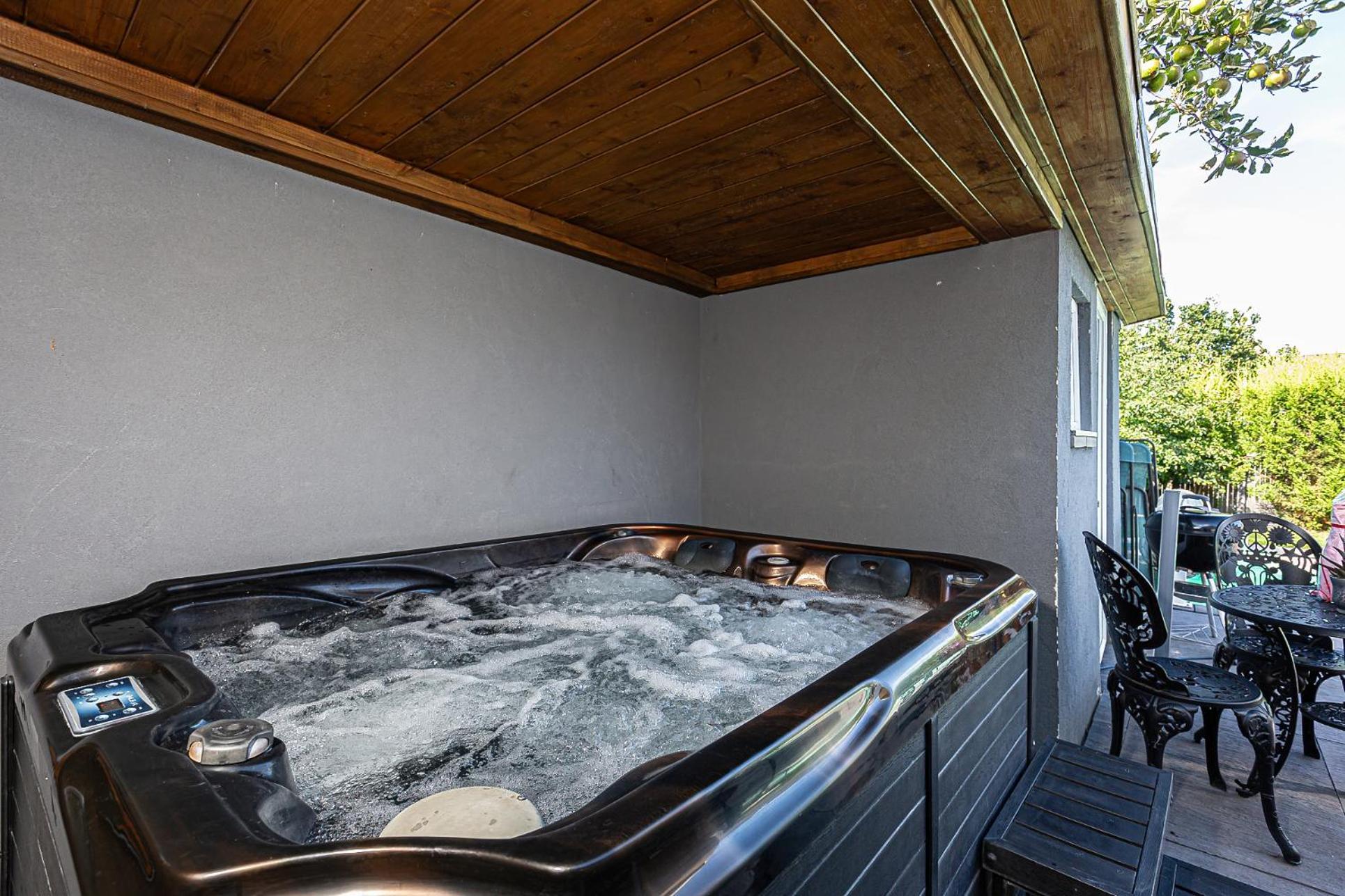 Gites Spa Strasbourg - Studio Romantique, Jacuzzi, Sauna, Terrasse Privee Furdenheim Eksteriør bilde