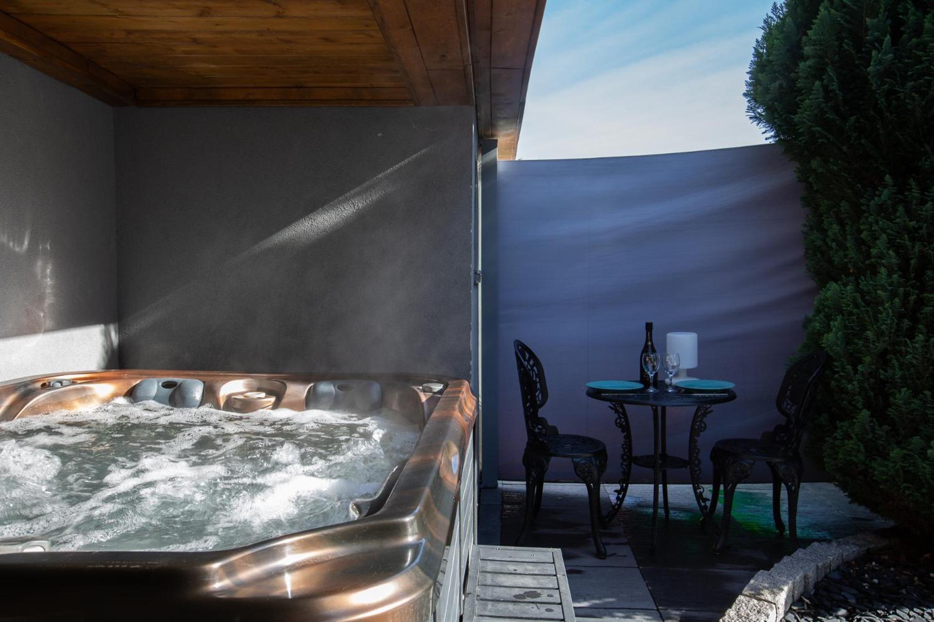 Gites Spa Strasbourg - Studio Romantique, Jacuzzi, Sauna, Terrasse Privee Furdenheim Eksteriør bilde