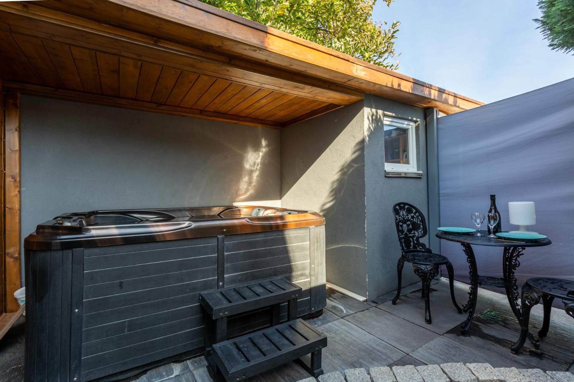 Gites Spa Strasbourg - Studio Romantique, Jacuzzi, Sauna, Terrasse Privee Furdenheim Eksteriør bilde