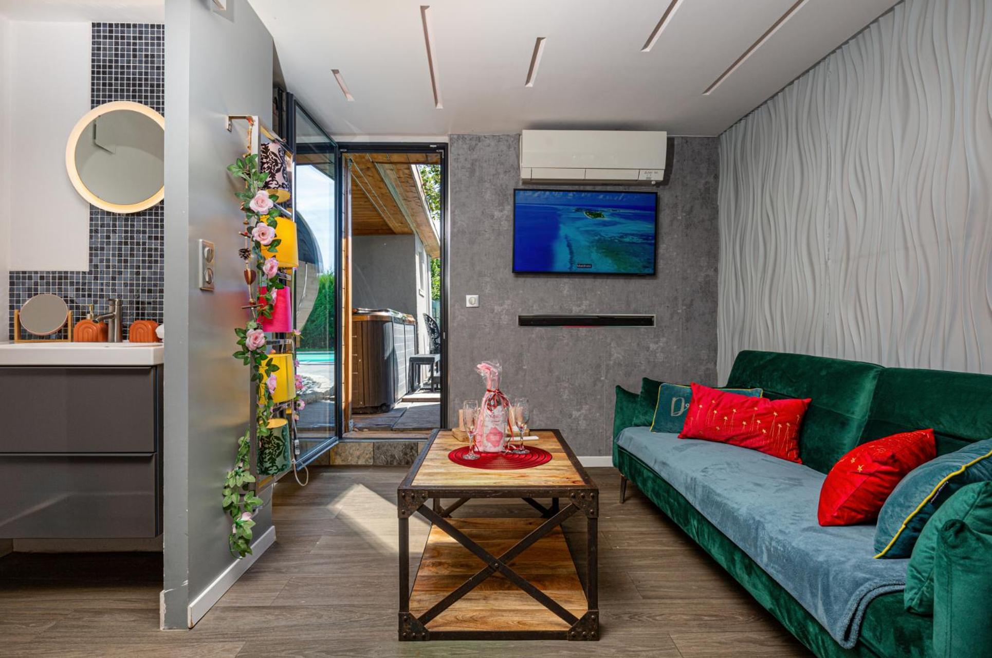 Gites Spa Strasbourg - Studio Romantique, Jacuzzi, Sauna, Terrasse Privee Furdenheim Eksteriør bilde